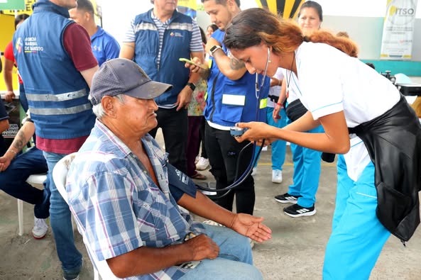 | Alegría, danza y atención social, recibieron nuestros hermanos de la Tres de Noviembre.